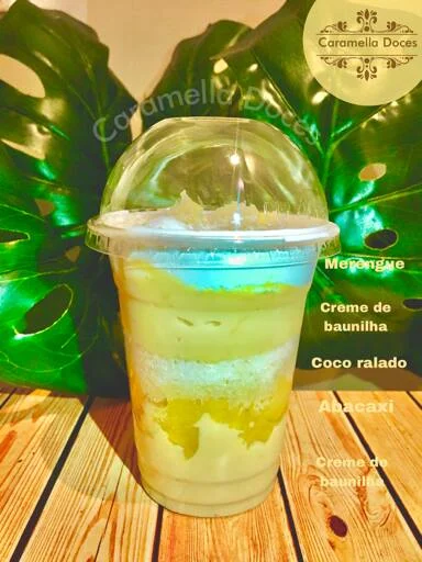 Creme de Baunilha com Abacaxi e Coco