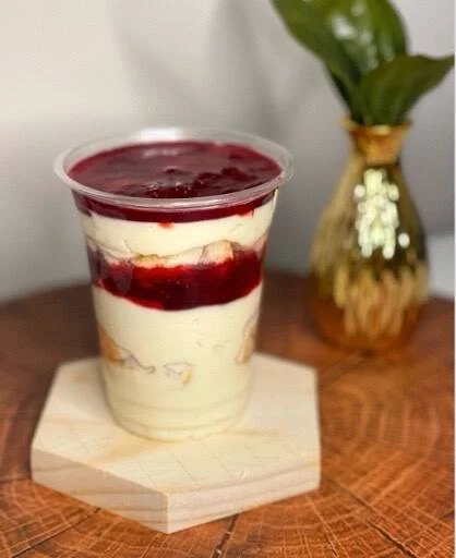 Pavê de Leite Ninho com Geleia de Morango