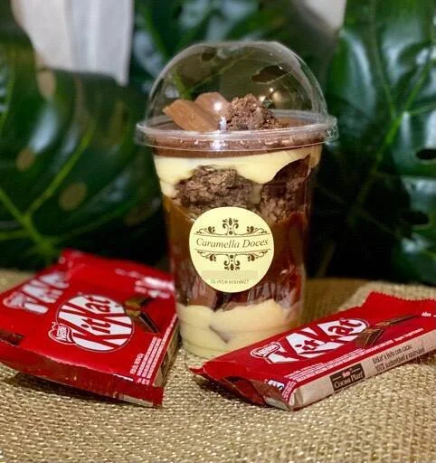 Copo da Felicidade de Kitkat com Brownie